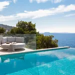 Villa White Pearl: Seafront Luxury With Infinity Pool In *