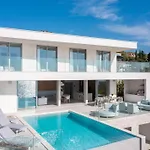 Villa White Pearl: Seafront Luxury With Infinity Pool In Primosten