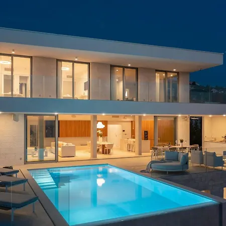 Amazing Seafront Croatian 5 Bedrooms Pearl