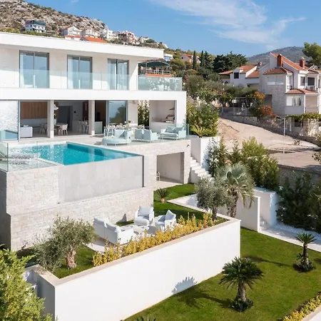 Amazing Seafront Croatian 5 Bedrooms Pearl فيلة Primošten