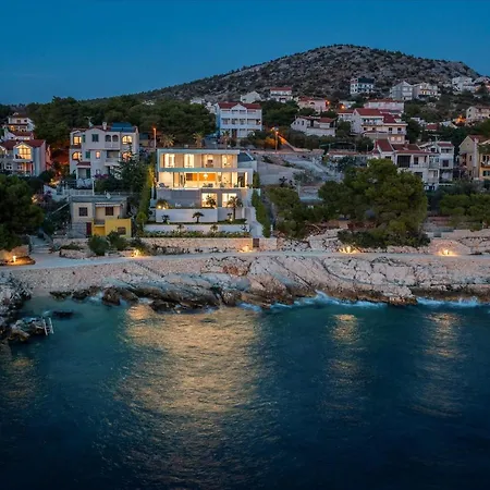 Amazing Seafront Croatian 5 Bedrooms Pearl