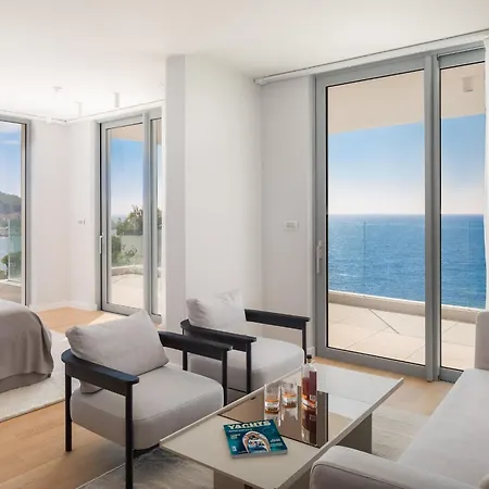 Amazing Seafront Croatian 5 Bedrooms Pearl فيلة
