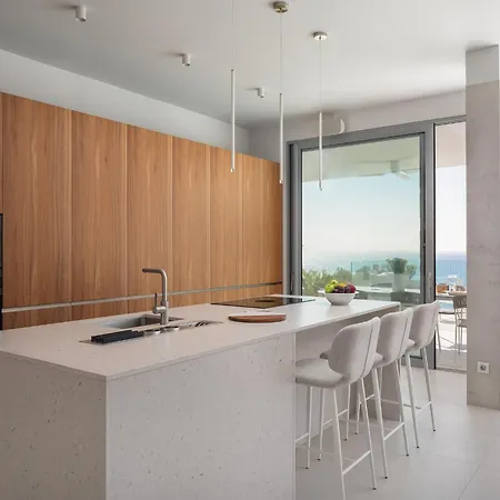 Amazing Seafront Croatian 5 Bedrooms Pearl 프리모스턴