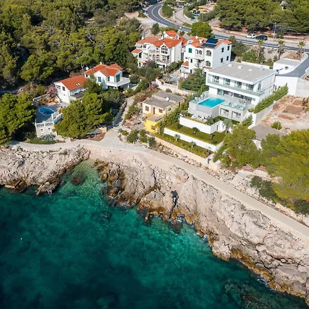 Amazing Seafront Croatian 5 Bedrooms Pearl فيلة *