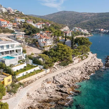 Amazing Seafront Croatian 5 Bedrooms Pearl 빌라 *