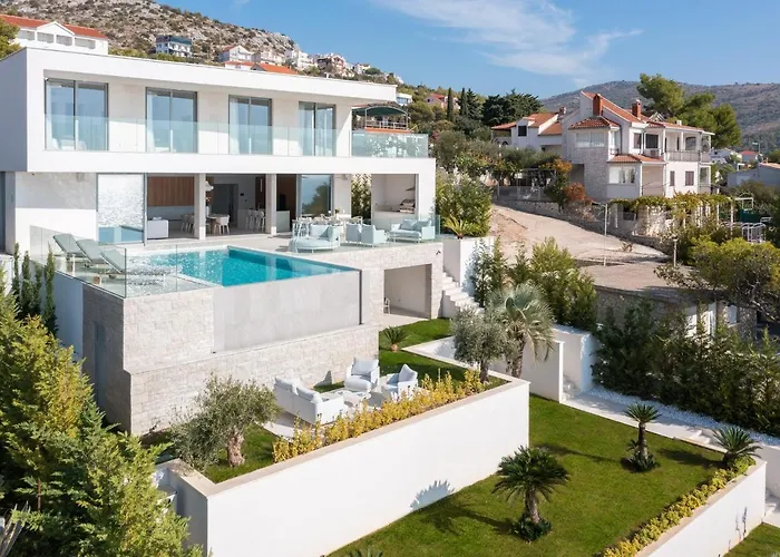 Amazing Seafront Croatian 5 Bedrooms Pearl Villa Primošten